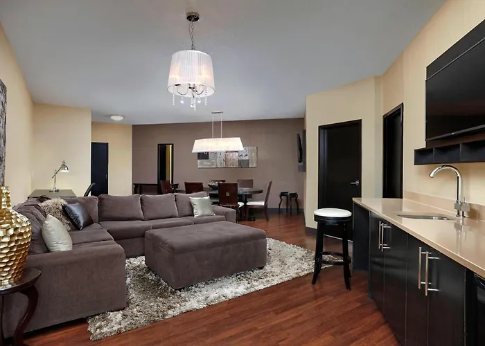 Four Points By Sheraton Hotel & Suites Calgary West
