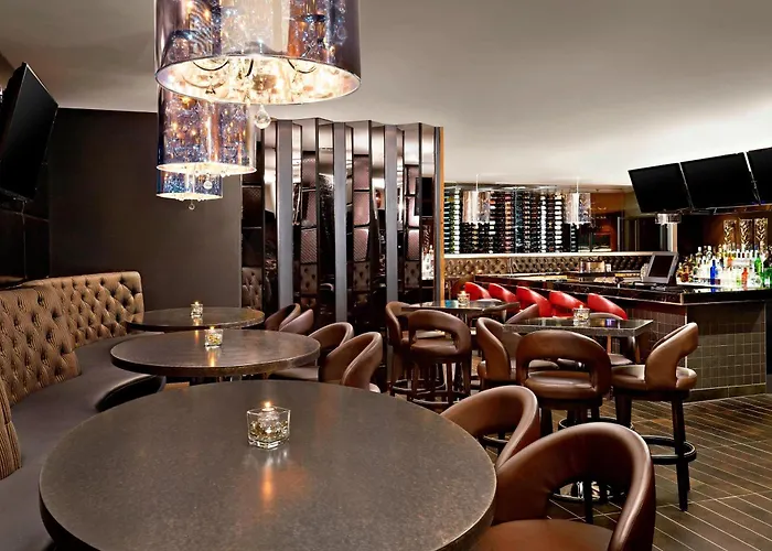 Four Points By Sheraton Hotel & Suites Calgary West